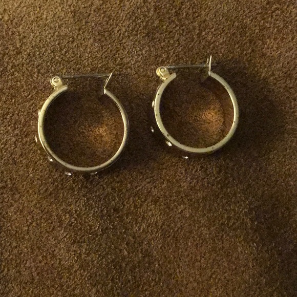 💚 $5 Gold hoop diamond studded earrings - Picture 1 of 4
